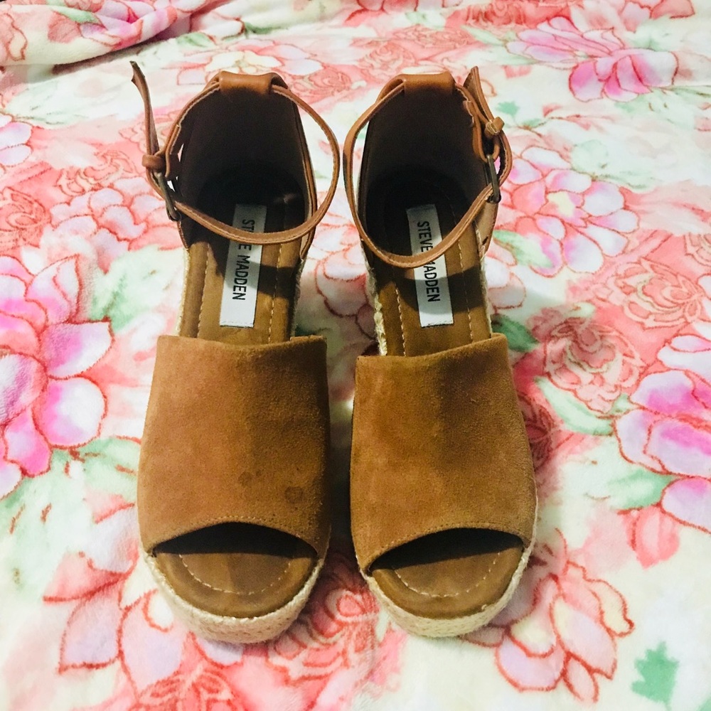 Steve Madden Jaylen wedges.